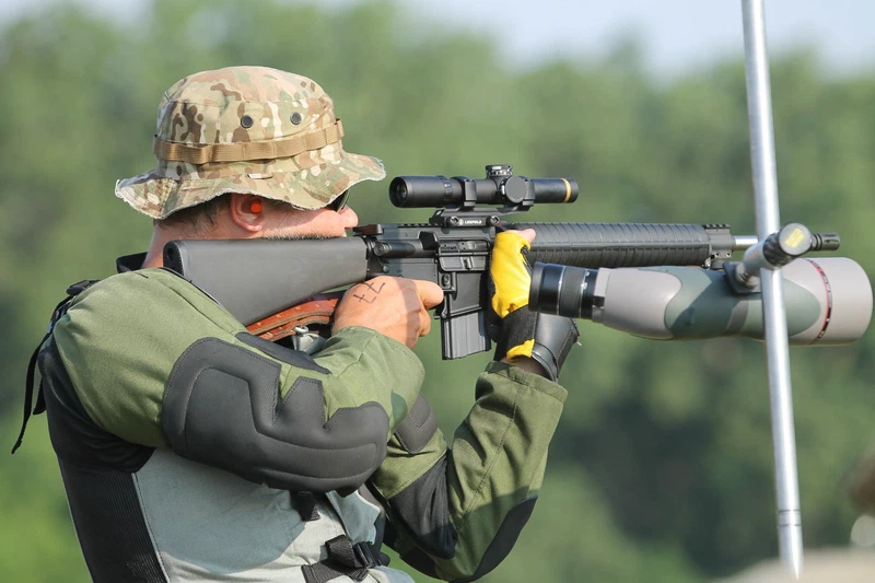 Eric on target 77 &ndash; U.S. Army photo by Michelle Lunato